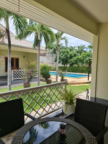 1 Bedroom House With Pool In Central Location