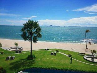 1 bedroom that faces private beach