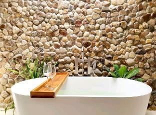1 room jacuzzi sea view