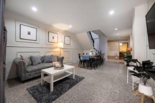 10mins_BTS Skytrain_Onnut station_Free wi-fi_7-11