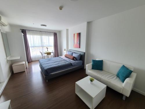 10th Quiet and well located condo