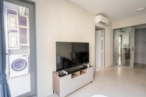 1BR Apt - Pool, Gym, Rooftop, BTS, Coworking Space - 10 min Nana Plaza - Central - New Building - 24