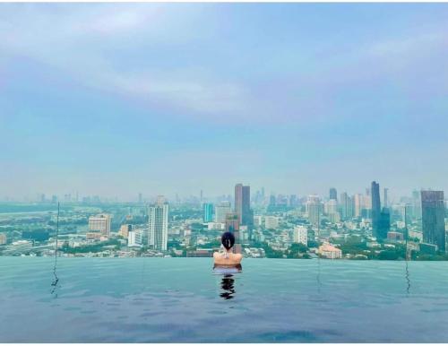 2 Bedroom Luxury Apartment 3 min walk from BTS Ekkamai