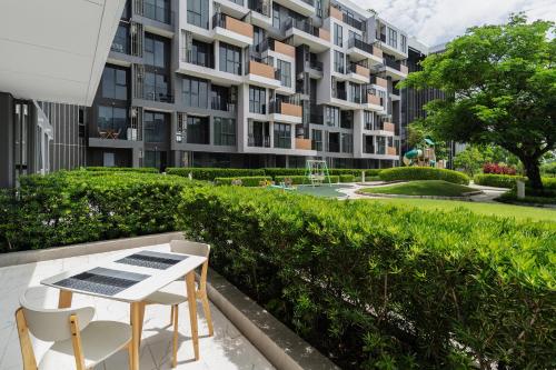 2 br Terrace Laguna, SkyPark