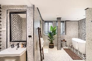 2BR Soho House: Chinatown Luxe