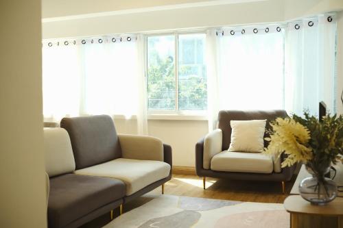 2BR Stylist Rare Find China Town