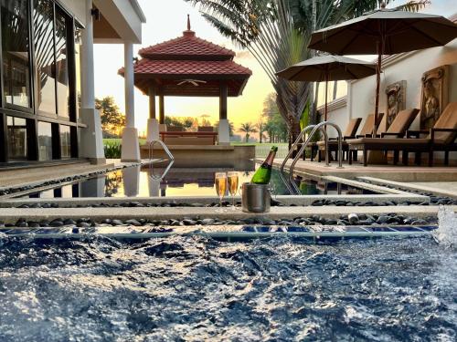 3-4BR Laguna Phuket Golf Course Villa with Pool &amp; Jacuzzi
