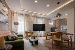 3 Bedroom 3 Bath / Next to Metro station and Mall