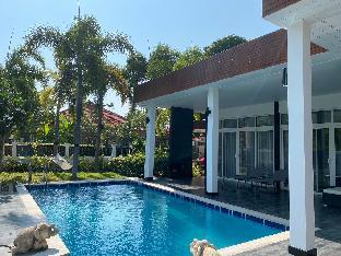 3 bedroom Pool Villa near Market Village