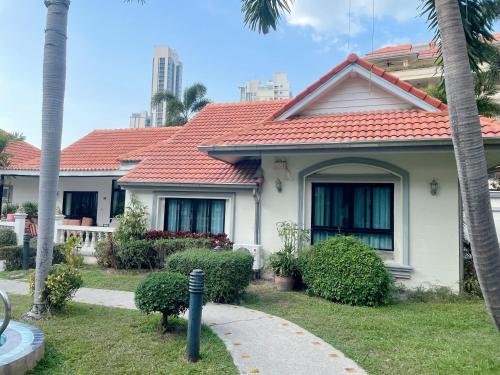 3 Bedroom Villa Praitumnak soi 4 by Daisy Pattaya