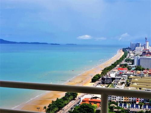 30th floor beach condo with stunning sea views