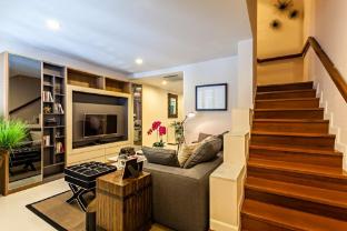 3BR (200sqm.) + guest pool and close to BTS/MRT!