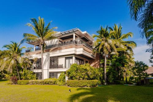 3BR Casa Azul - Beachfront Home in Laguna & Layan Chom Tawan and Maan Tawan Residences