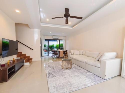 3br Townhouse Laguna Park