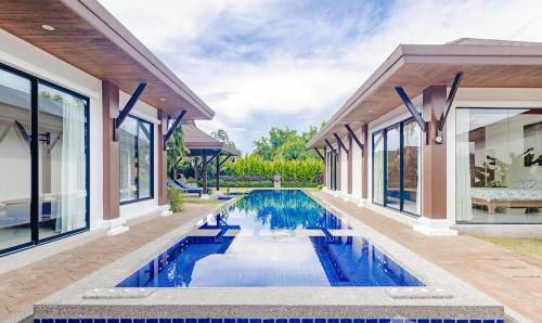 4 BR Jacuzzi Pool Villa with Playground, near Layan, Laguna, Bang Tao beach