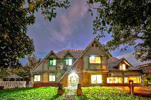4000 Sqm  Garden Villa, 2 Swimming Pools, 5 Rooms