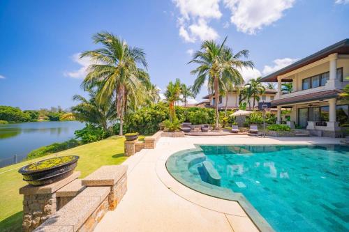 4BR Lakeshore Pool Villa in Laguna Bangtao