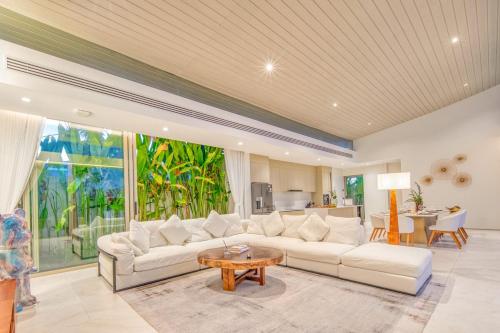 4BR Luxury Villa Free Lexus LM Airport Pickup 99-15
