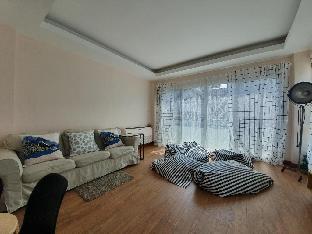 4BR townhome above minimart, MRT, Super Convenient