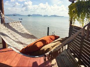 4Wooden Fish Waterfront House