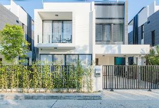 5-Bedroom Laguna Park villa with private pool