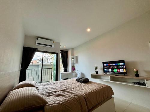 5 mins to Ari - Sutthisan