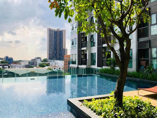 5 Star Sukhumvit Condo Infinity Pool Gym Sauna