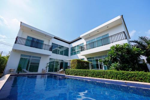 曼谷市中心500平轻奢极简独栋泳池别墅