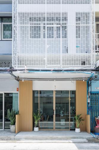 72 House &amp; Cafe