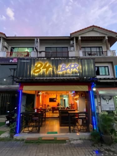 84 Bar &amp; Guest House