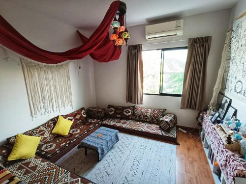 A cozy 3-story townhome near BTS &amp; lovely estuary