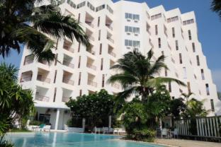 Accommodation near Mae Ramphueng Beach Sea San Sun Condominium