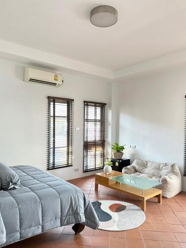 After-Grad Poshtel
