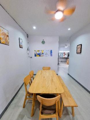 Airport Neko House