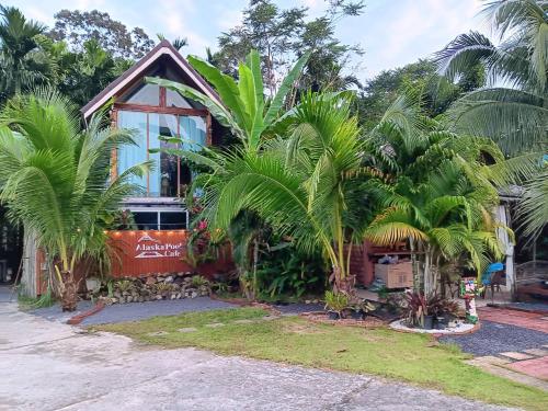 Alaska pool cafe&amp;homestay2