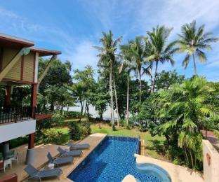 Amatapura Beachfront Villa 15