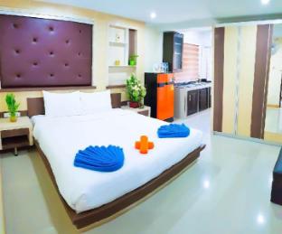 Ambrosial Suites Deluxe Room-WalkingStr