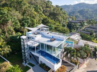 Amor Primero- sea view pool villa with maid