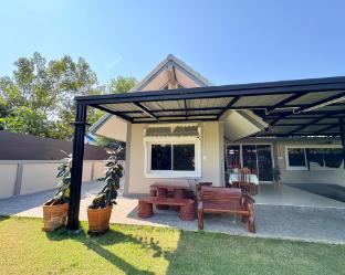 Aongsa &amp; Ozone Sathahip House