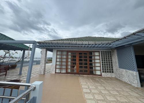 At home Sriracha Sea view