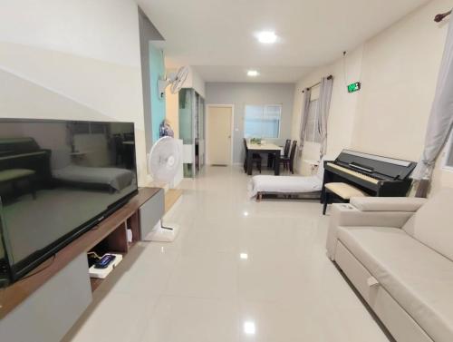 AuraHome282