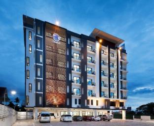 B Hotel