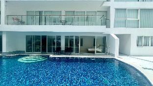 B14 Pool Access partial Seaview 2brs 1 bath Karon