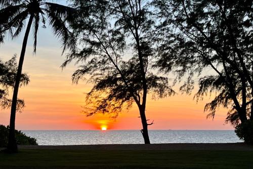 Baan Mai Khao - 2 Bedroom Luxury Condo- Direct Pool &amp; Beach Access