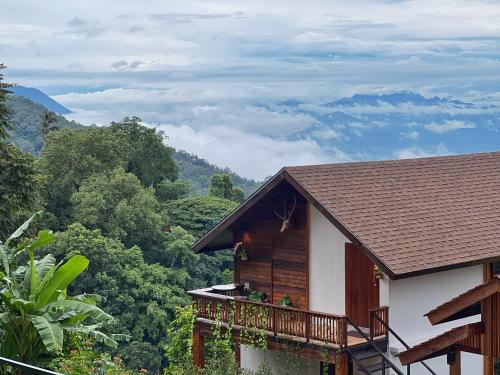 Baan Nhuer Mek บ้านเหนือเมฆ Coffee and Desk on the Cloud