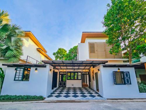 Baan Sabaijai Pool Villa Huahin