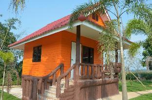 Baan see-som (orange house)