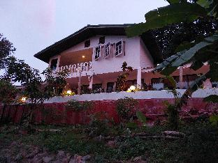 Baan Si Khao yanui