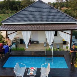 Baannoi in the garden บ้านน้อยกลางทุ่ง Pool villa