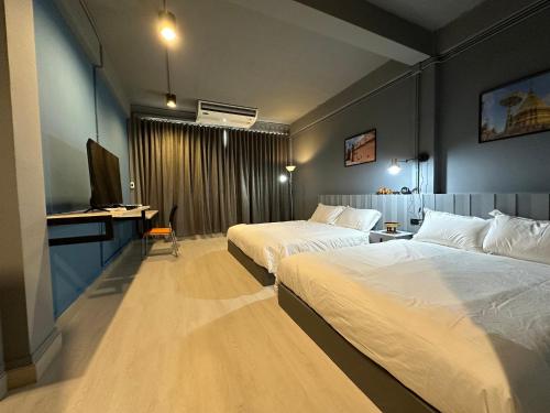Bangkok vibe, City House, 7 mins to BTS, City center, Private room in Sathon, Private bathroom, Bang